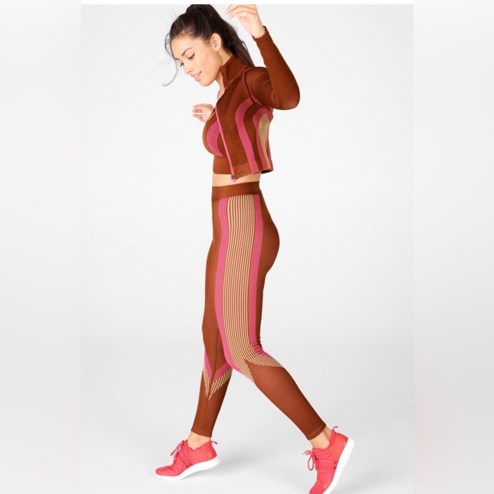This modern day 80’s look is retro not vintage… but a vintage vibe!